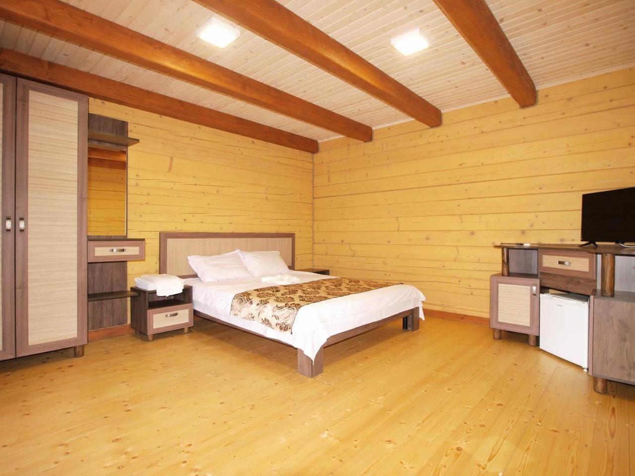 Пегас Hotel Zaliznyy Port Ngoại thất bức ảnh