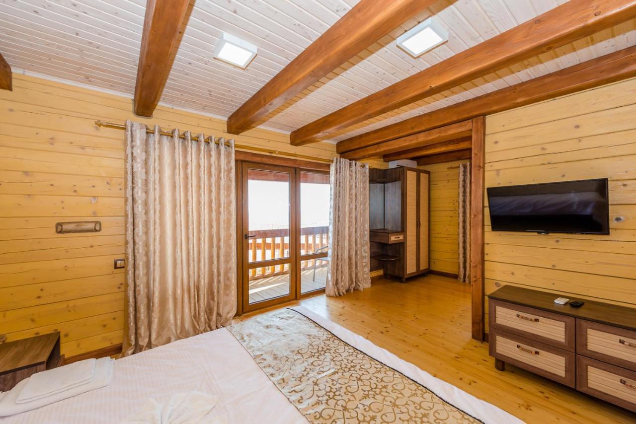 Пегас Hotel Zaliznyy Port Ngoại thất bức ảnh